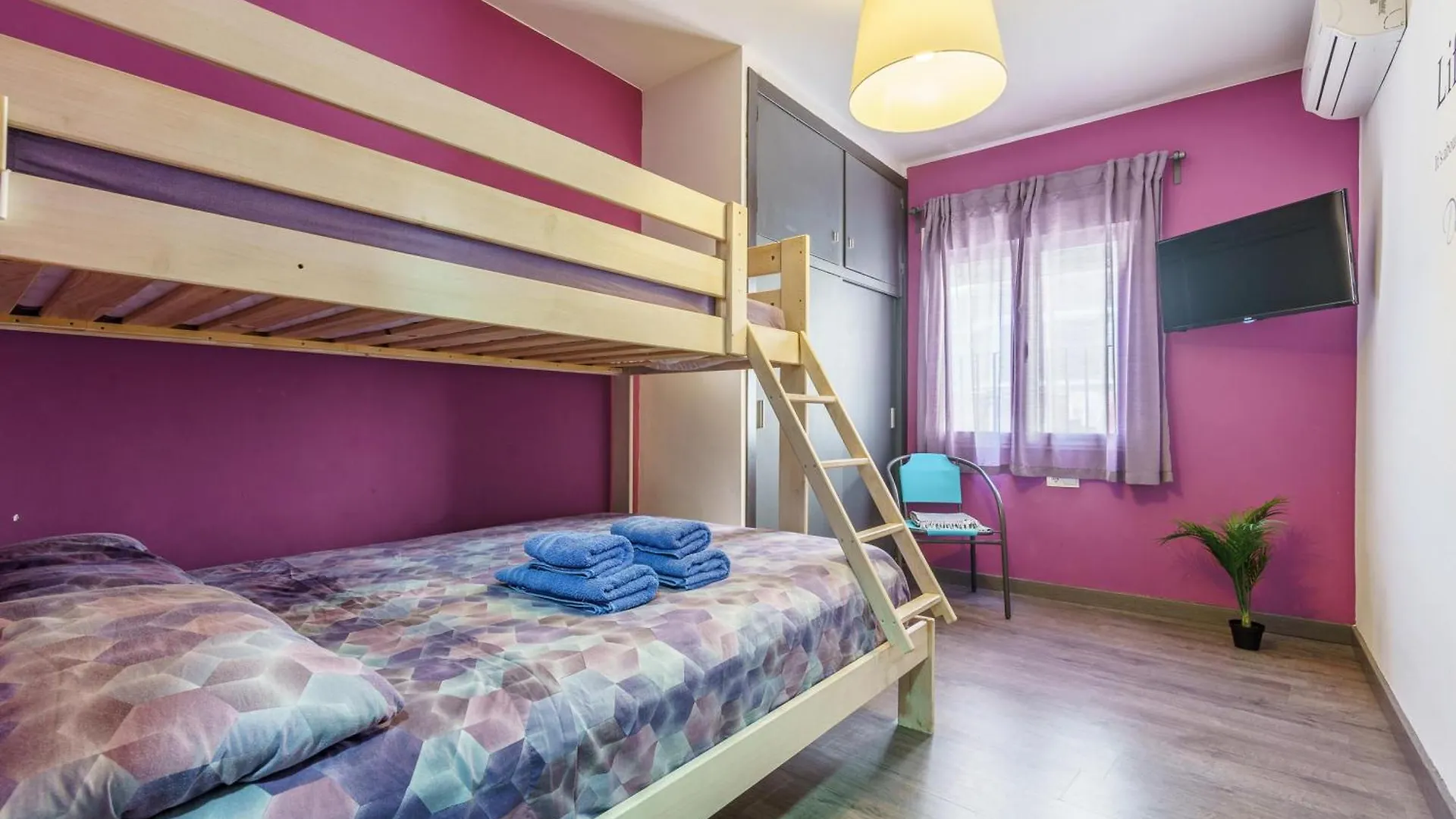 Nerja City Center Apartment - Happy Rentals 0*,  Hiszpania